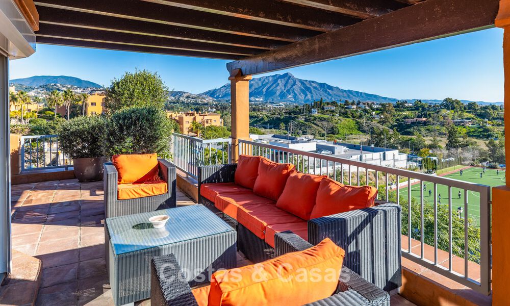 Stunning penthouse with panoramic views for sale in a gated complex of Marbella - Benahavis 775877