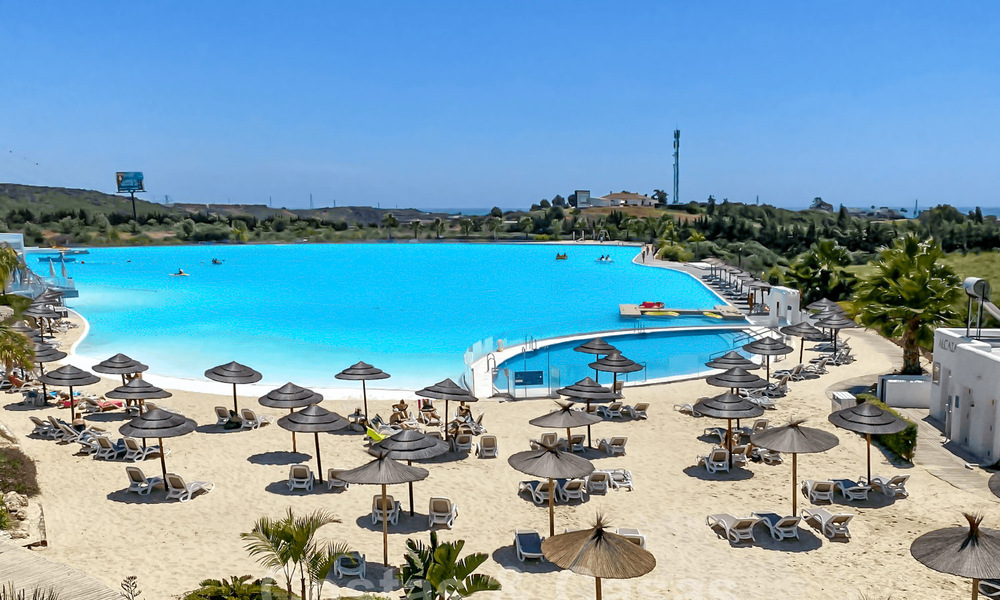 Elegant off-plan apartments for sale just a stone’s throw from a blue lagoon on the Costa del Sol 776180