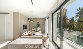 Luxuriously renovated villa for sale just a stone's throw from the beach in East Marbella 776384 