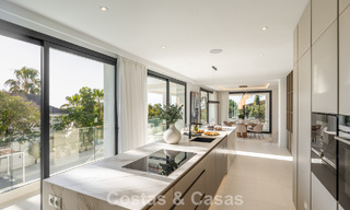 Luxuriously renovated villa for sale just a stone's throw from the beach in East Marbella 776385 