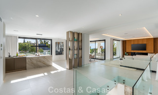 Luxuriously renovated villa for sale just a stone's throw from the beach in East Marbella 776386 