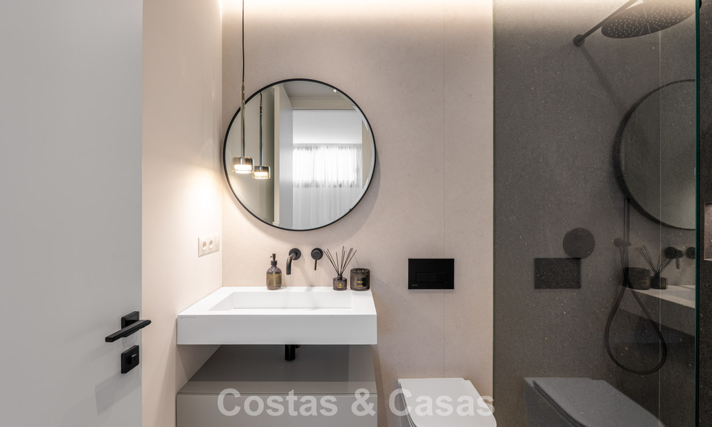 Luxuriously renovated villa for sale just a stone's throw from the beach in East Marbella 776390