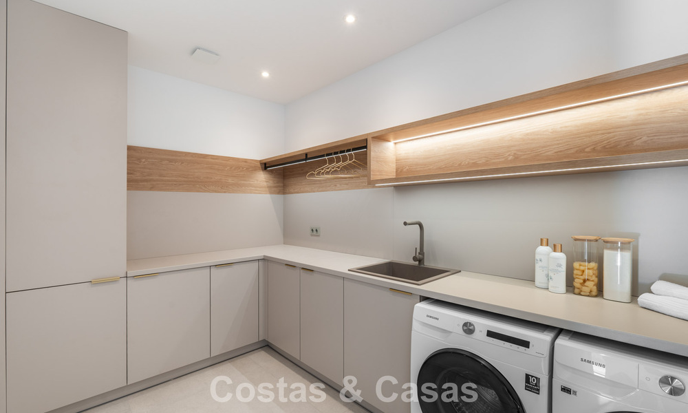 Luxuriously renovated villa for sale just a stone's throw from the beach in East Marbella 776391
