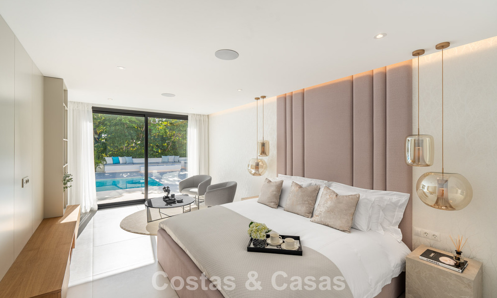 Luxuriously renovated villa for sale just a stone's throw from the beach in East Marbella 776396