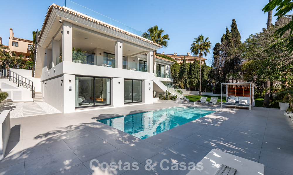 Luxuriously renovated villa for sale just a stone's throw from the beach in East Marbella 776404