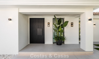 Luxuriously renovated villa for sale just a stone's throw from the beach in East Marbella 776414 