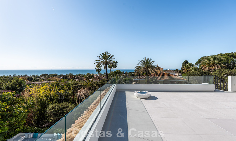 Luxuriously renovated villa for sale just a stone's throw from the beach in East Marbella 776416