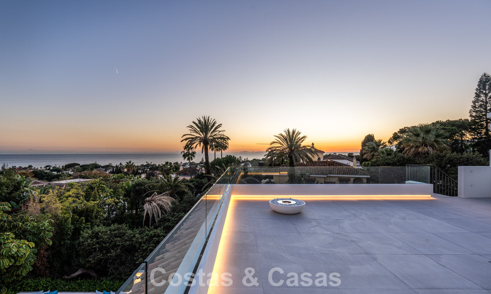 Luxuriously renovated villa for sale just a stone's throw from the beach in East Marbella 776417