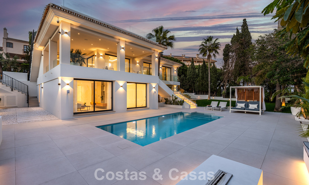 Luxuriously renovated villa for sale just a stone's throw from the beach in East Marbella 776420