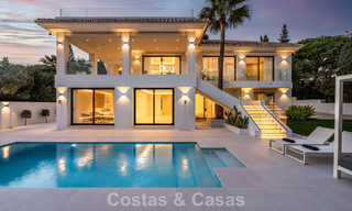 Luxuriously renovated villa for sale just a stone's throw from the beach in East Marbella 776421 