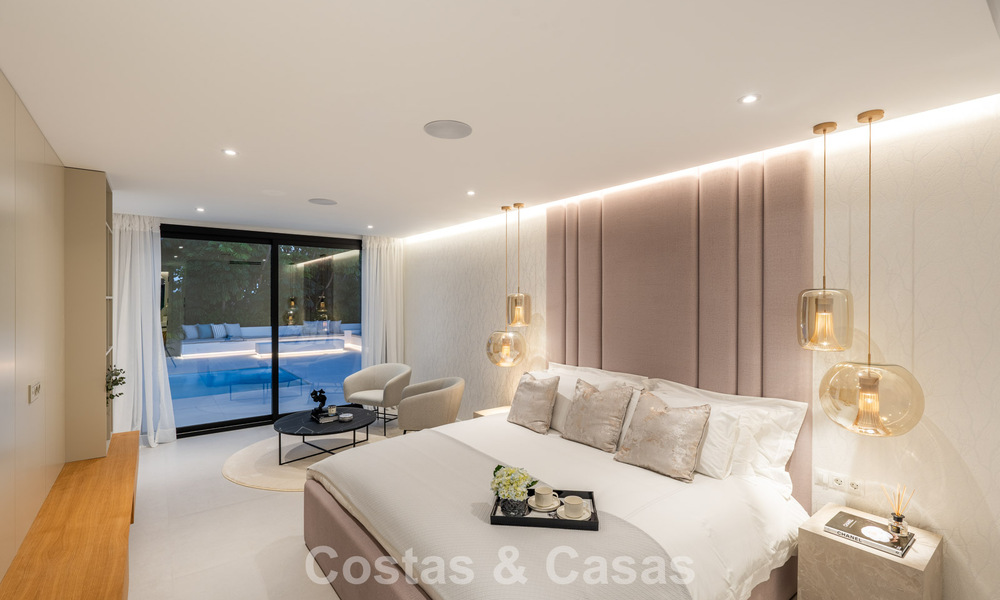 Luxuriously renovated villa for sale just a stone's throw from the beach in East Marbella 776424