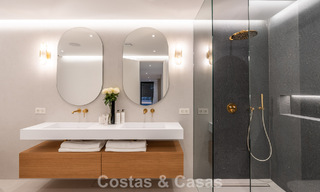 Luxuriously renovated villa for sale just a stone's throw from the beach in East Marbella 776425 