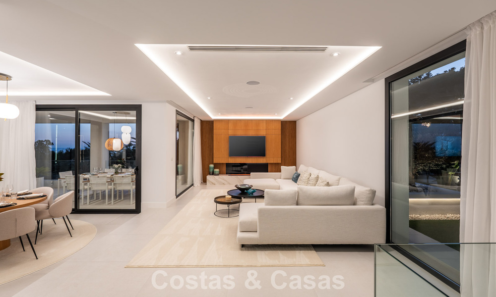 Luxuriously renovated villa for sale just a stone's throw from the beach in East Marbella 776427