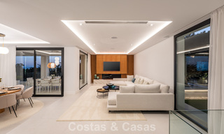 Luxuriously renovated villa for sale just a stone's throw from the beach in East Marbella 776427 