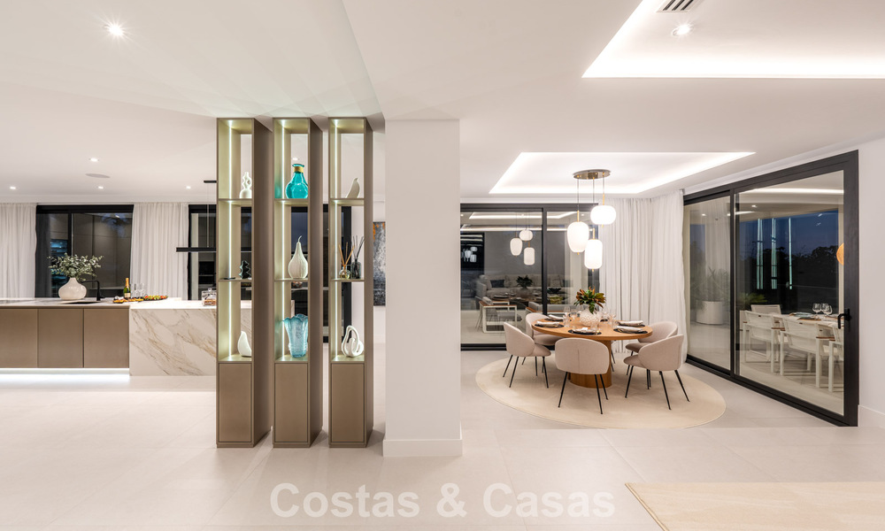 Luxuriously renovated villa for sale just a stone's throw from the beach in East Marbella 776435