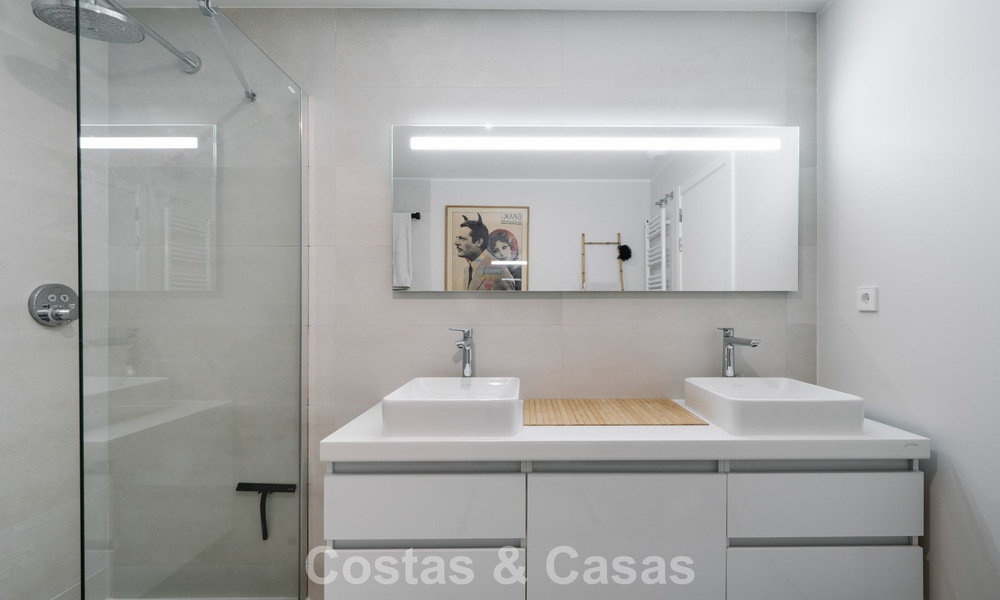 Semi-detached house for sale, frontline golf, in a gated community of Sotogrande, Costa del Sol 775986