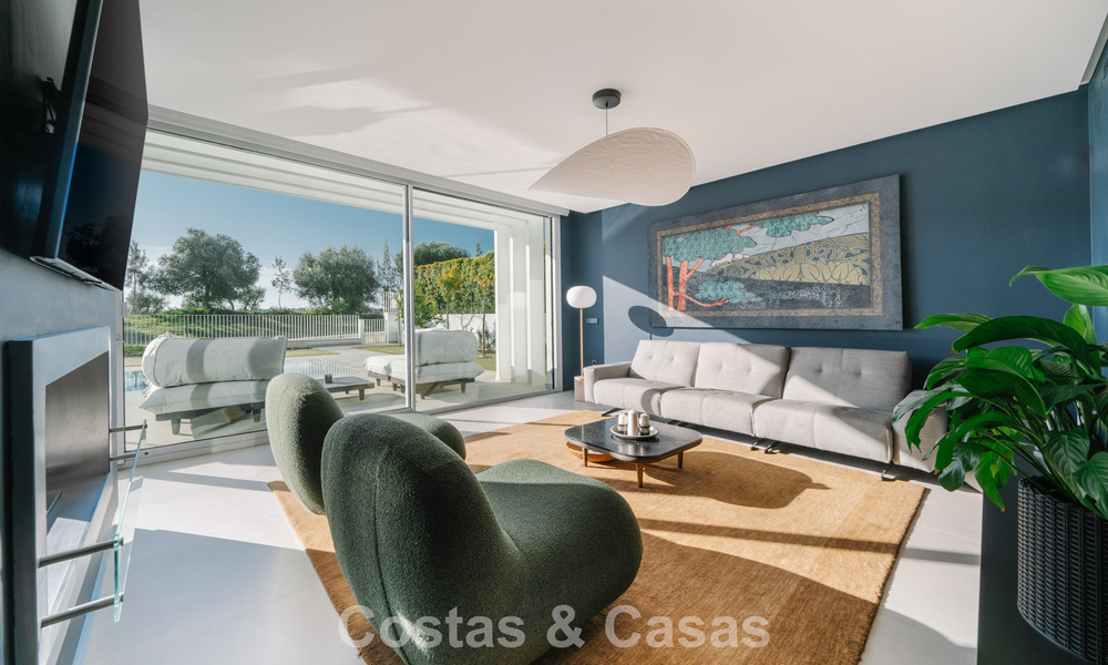 Semi-detached house for sale, frontline golf, in a gated community of Sotogrande, Costa del Sol 776004