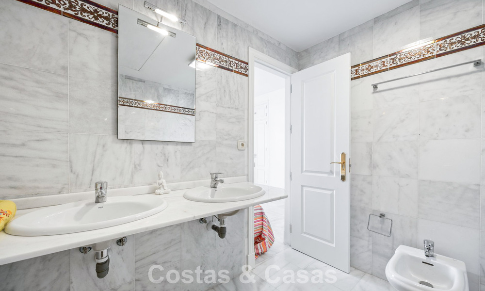 Spacious townhouse for sale in a beachfront complex on the New Golden Mile between Marbella and Estepona 776018