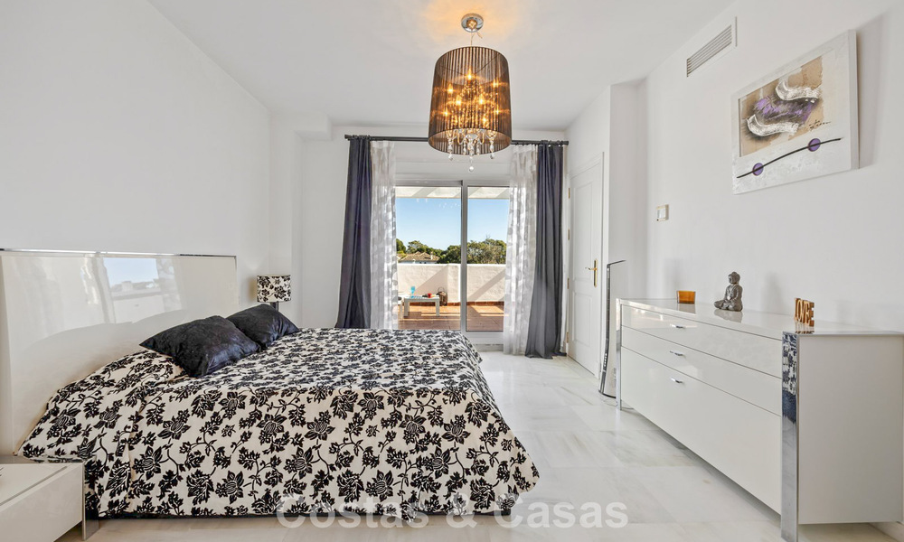 Spacious townhouse for sale in a beachfront complex on the New Golden Mile between Marbella and Estepona 776024