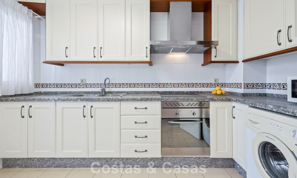 Spacious townhouse for sale in a beachfront complex on the New Golden Mile between Marbella and Estepona 776034