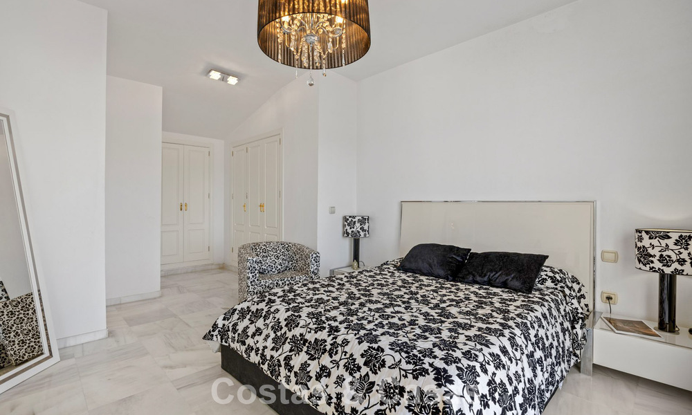 Spacious townhouse for sale in a beachfront complex on the New Golden Mile between Marbella and Estepona 776042