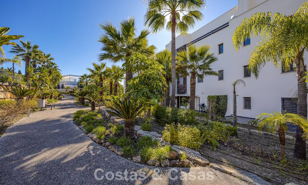 Luxury apartment for sale in the prestigious 5* Los Flamingos Golf Resort on the New Golden Mile, Marbella - Benahavis 776134