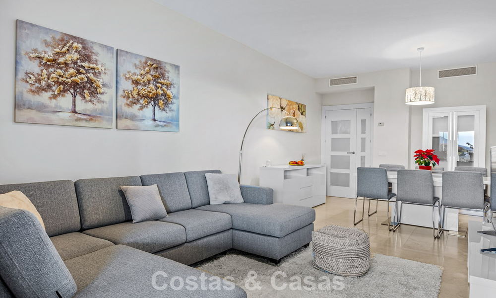 Luxury apartment for sale in the prestigious 5* Los Flamingos Golf Resort on the New Golden Mile, Marbella - Benahavis 776139
