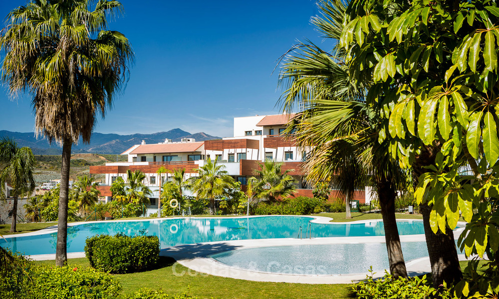 Contemporary golf apartments for sale in a 5-star golf resort, New Golden Mile, Marbella - Benahavís 807031