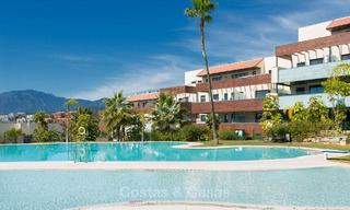 Contemporary golf apartments for sale in a 5-star golf resort, New Golden Mile, Marbella - Benahavís 807034 