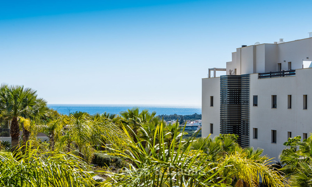 Contemporary golf apartments for sale in a 5-star golf resort, New Golden Mile, Marbella - Benahavís 807037