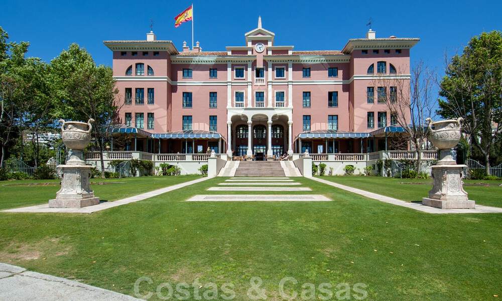 Contemporary golf apartments for sale in a 5-star golf resort, New Golden Mile, Marbella - Benahavís 807051