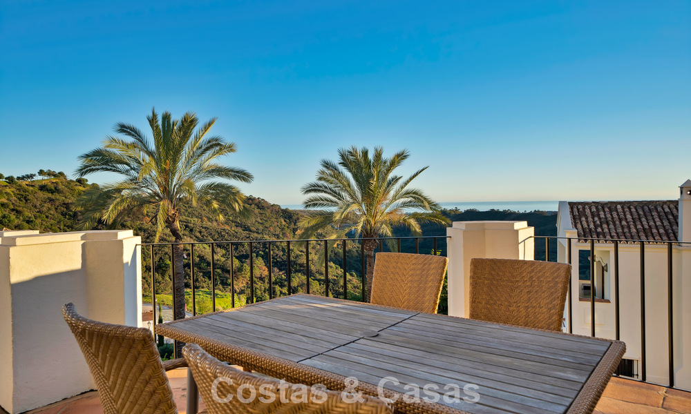 Spanish townhouse with sea views for sale in a quiet, gated community in the hills of Benahavis - Marbella 776239