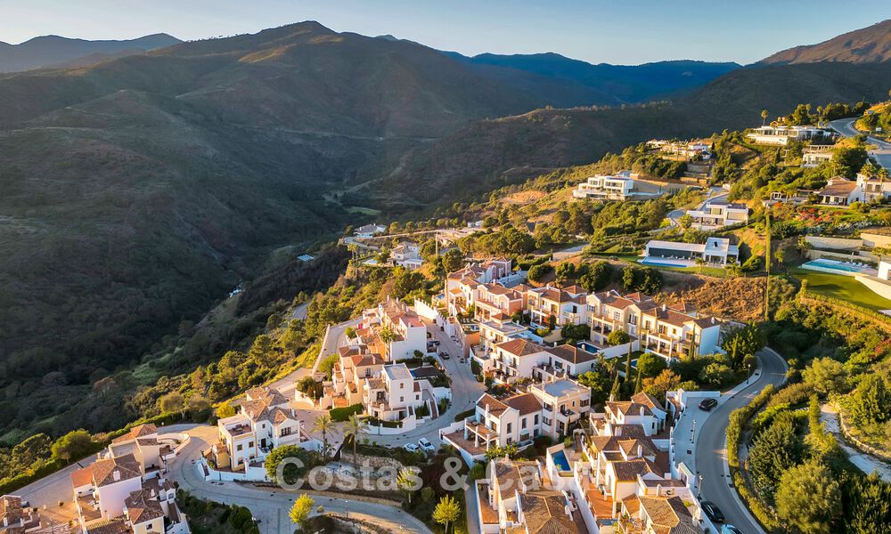 Spanish townhouse with sea views for sale in a quiet, gated community in the hills of Benahavis - Marbella 776241