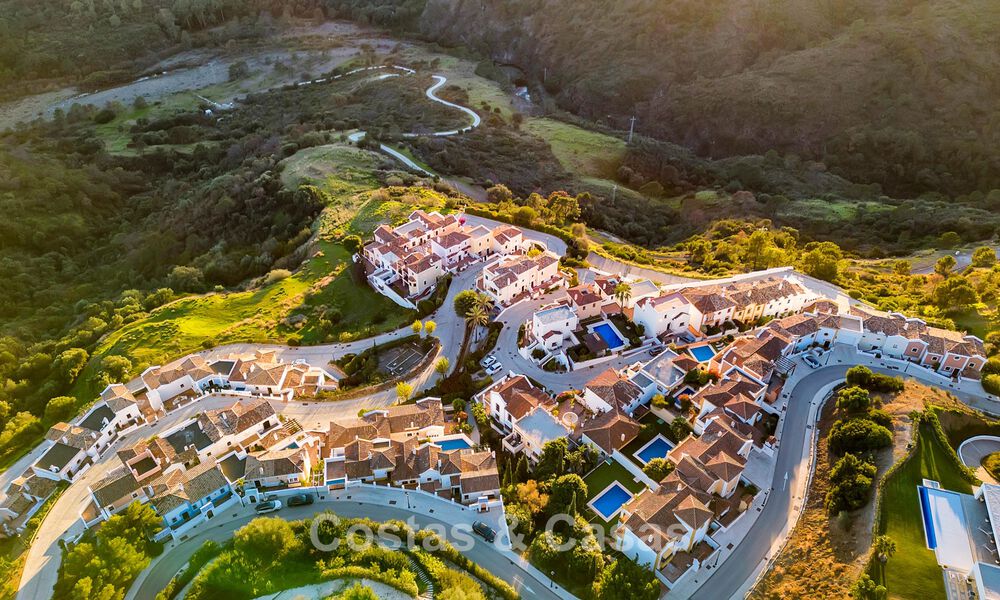 Spanish townhouse with sea views for sale in a quiet, gated community in the hills of Benahavis - Marbella 776242