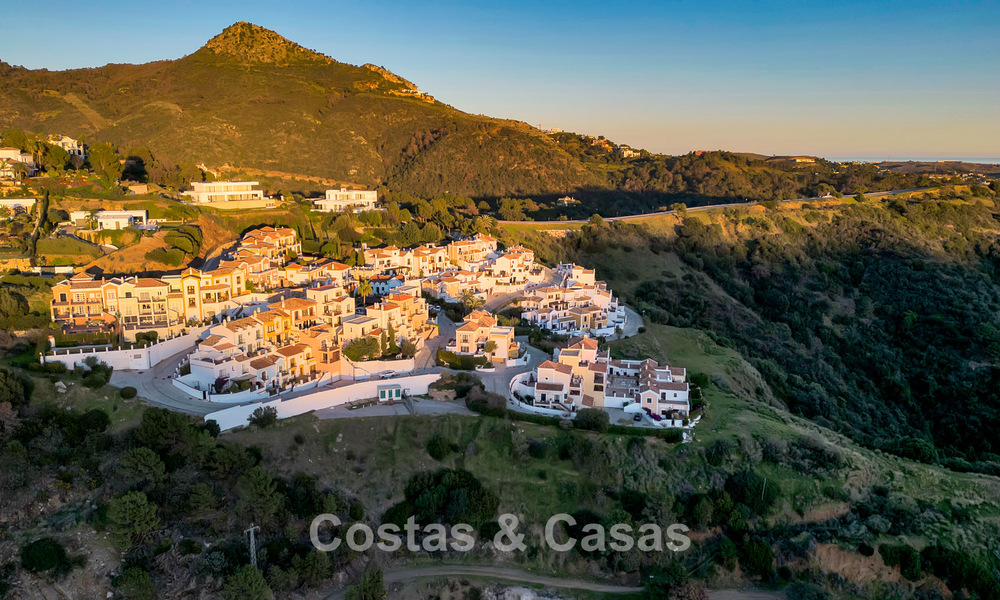 Spanish townhouse with sea views for sale in a quiet, gated community in the hills of Benahavis - Marbella 776244