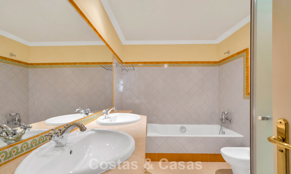 Spanish townhouse with sea views for sale in a quiet, gated community in the hills of Benahavis - Marbella 776250