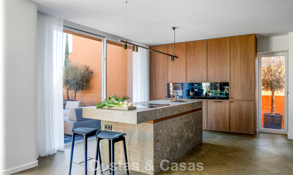 Modern renovated duplex penthouse for sale, short distance to all amenities in Nueva Andalucia’s golf valley, Marbella 793364