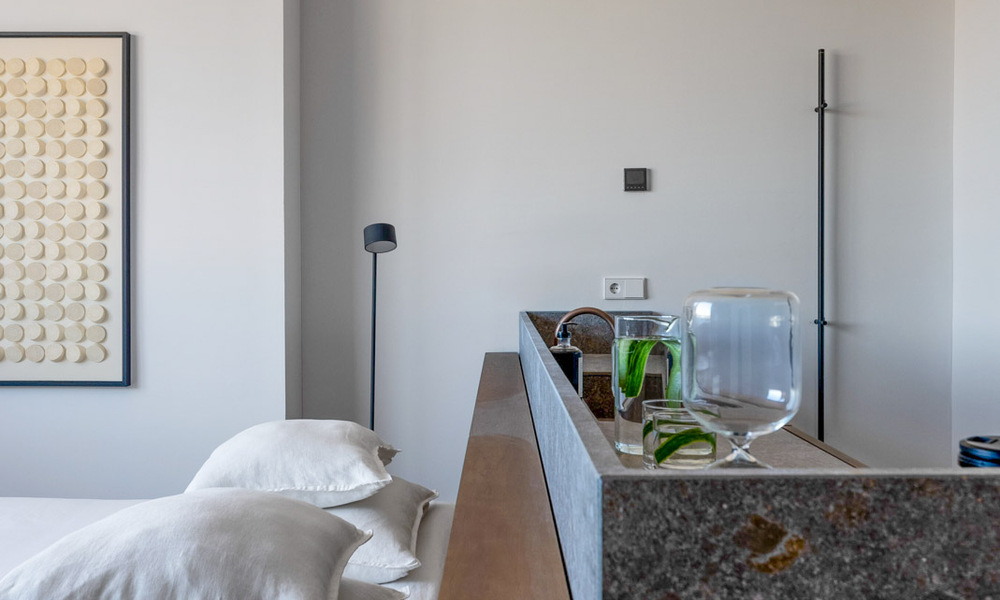 Modern renovated duplex penthouse for sale, short distance to all amenities in Nueva Andalucia’s golf valley, Marbella 793391