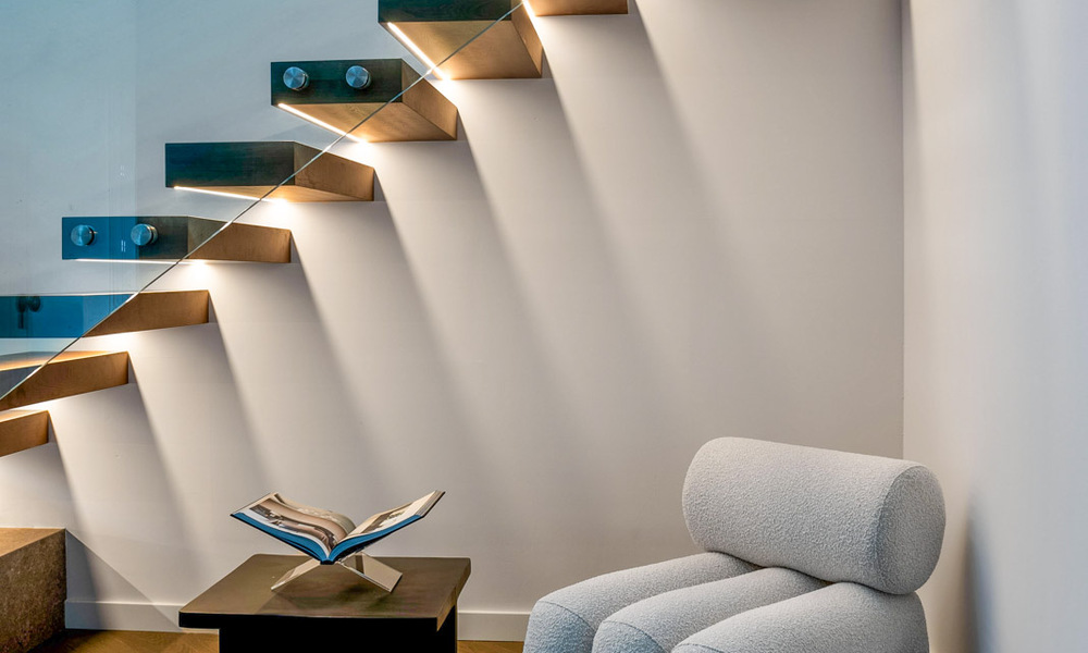 Modern renovated duplex penthouse for sale, short distance to all amenities in Nueva Andalucia’s golf valley, Marbella 793392