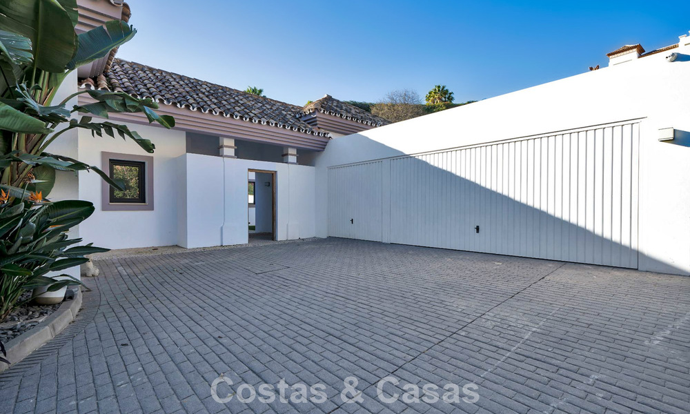 Luxury Mediterranean style villa for sale in a gated community surrounded by nature in Marbella - Benahavis 776507