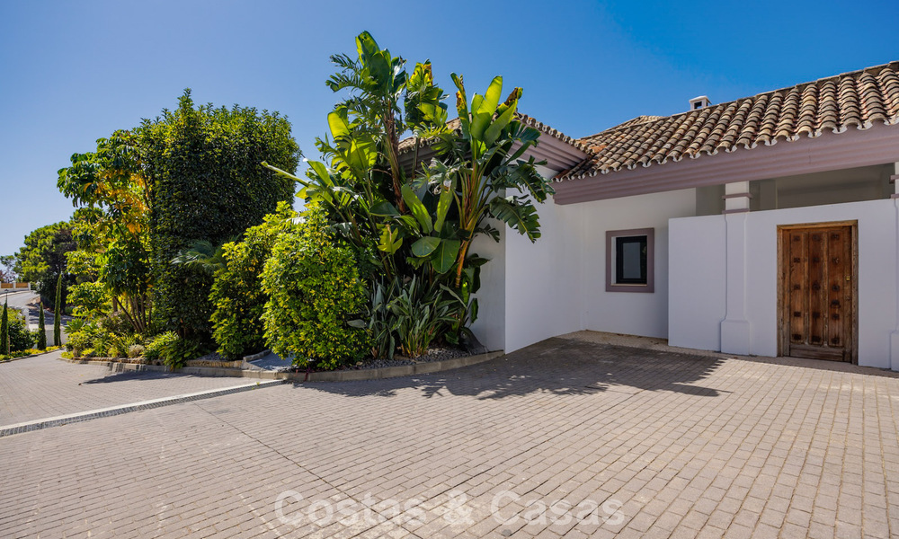 Luxury Mediterranean style villa for sale in a gated community surrounded by nature in Marbella - Benahavis 805689
