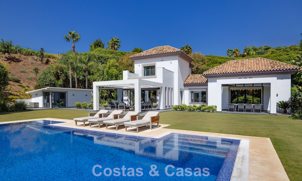 Luxury Mediterranean style villa for sale in a gated community surrounded by nature in Marbella - Benahavis 805692