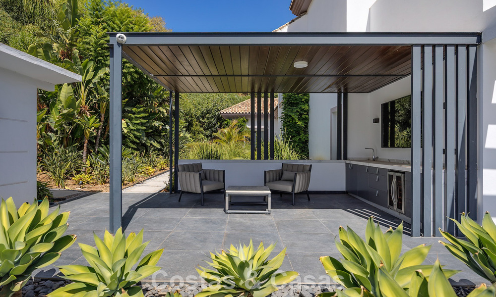 Luxury Mediterranean style villa for sale in a gated community surrounded by nature in Marbella - Benahavis 805694