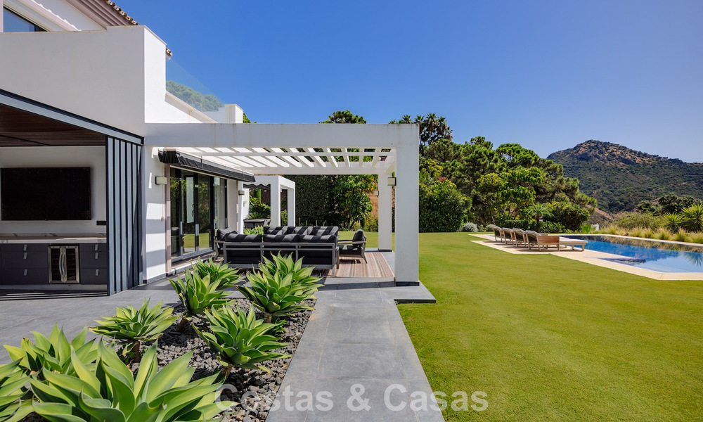 Luxury Mediterranean style villa for sale in a gated community surrounded by nature in Marbella - Benahavis 805696