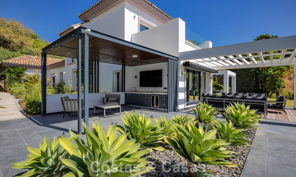Luxury Mediterranean style villa for sale in a gated community surrounded by nature in Marbella - Benahavis 805699