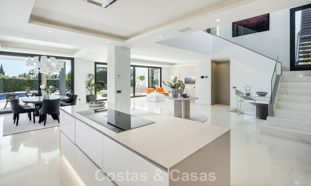 Contemporary luxury villa for sale, in an exclusive, gated community on Marbella’s prestigious Golden Mile 776672