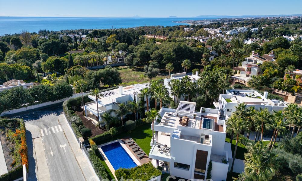Contemporary luxury villa for sale, in an exclusive, gated community on Marbella’s prestigious Golden Mile 776683
