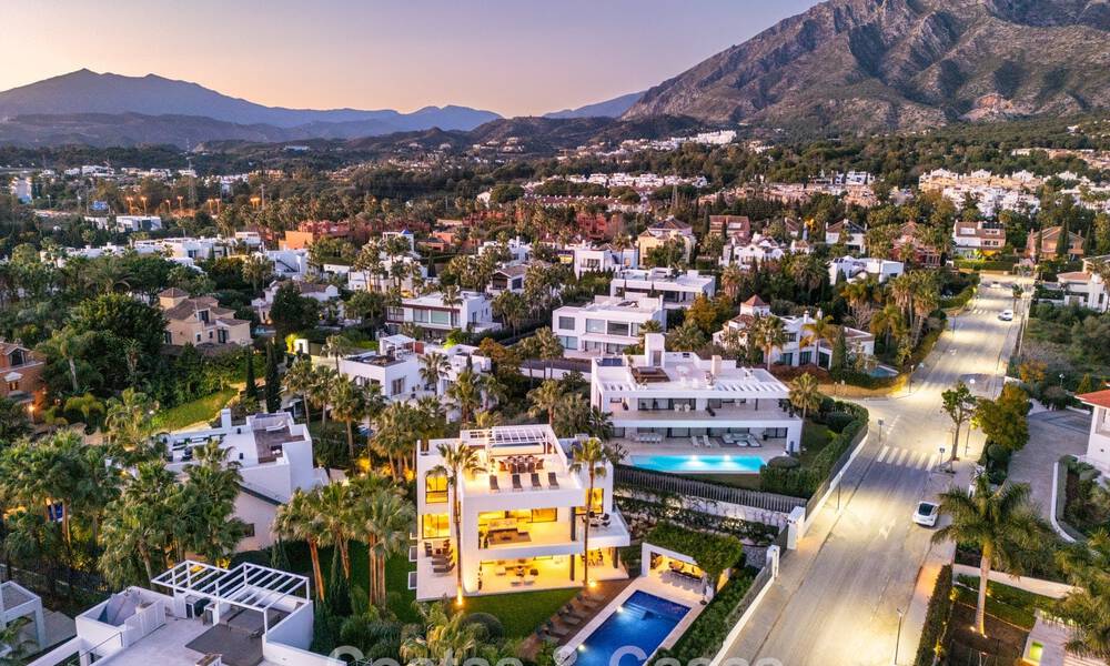 Contemporary luxury villa for sale, in an exclusive, gated community on Marbella’s prestigious Golden Mile 776688