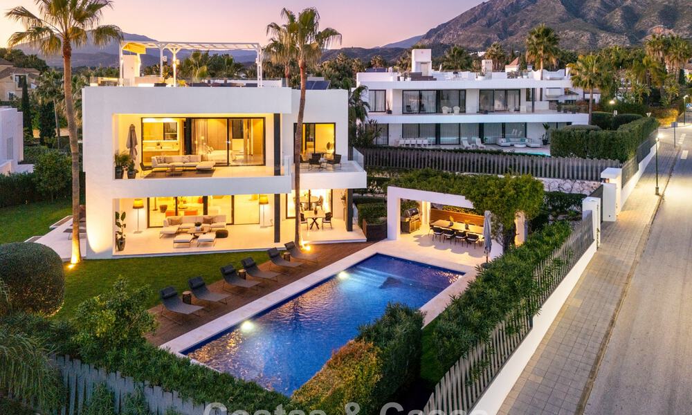 Contemporary luxury villa for sale, in an exclusive, gated community on Marbella’s prestigious Golden Mile 776689