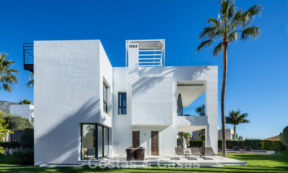Contemporary luxury villa for sale, in an exclusive, gated community on Marbella’s prestigious Golden Mile 776703